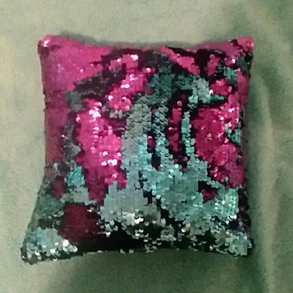 Color changing glitter pillow